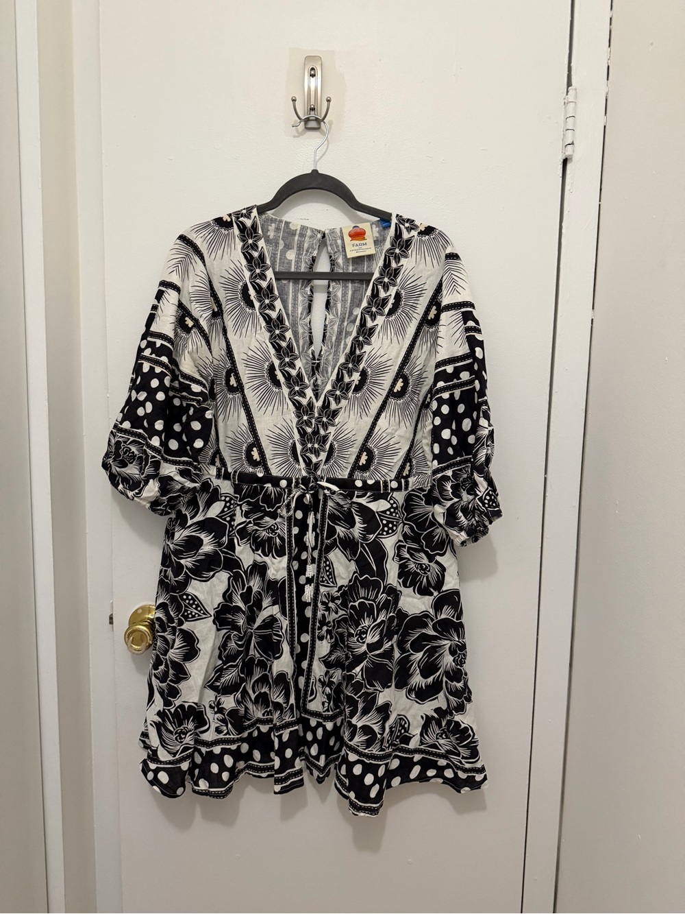 FARM Rio Black and White Floral Mini Dress 🤍🖤 - Picture 3 of 4